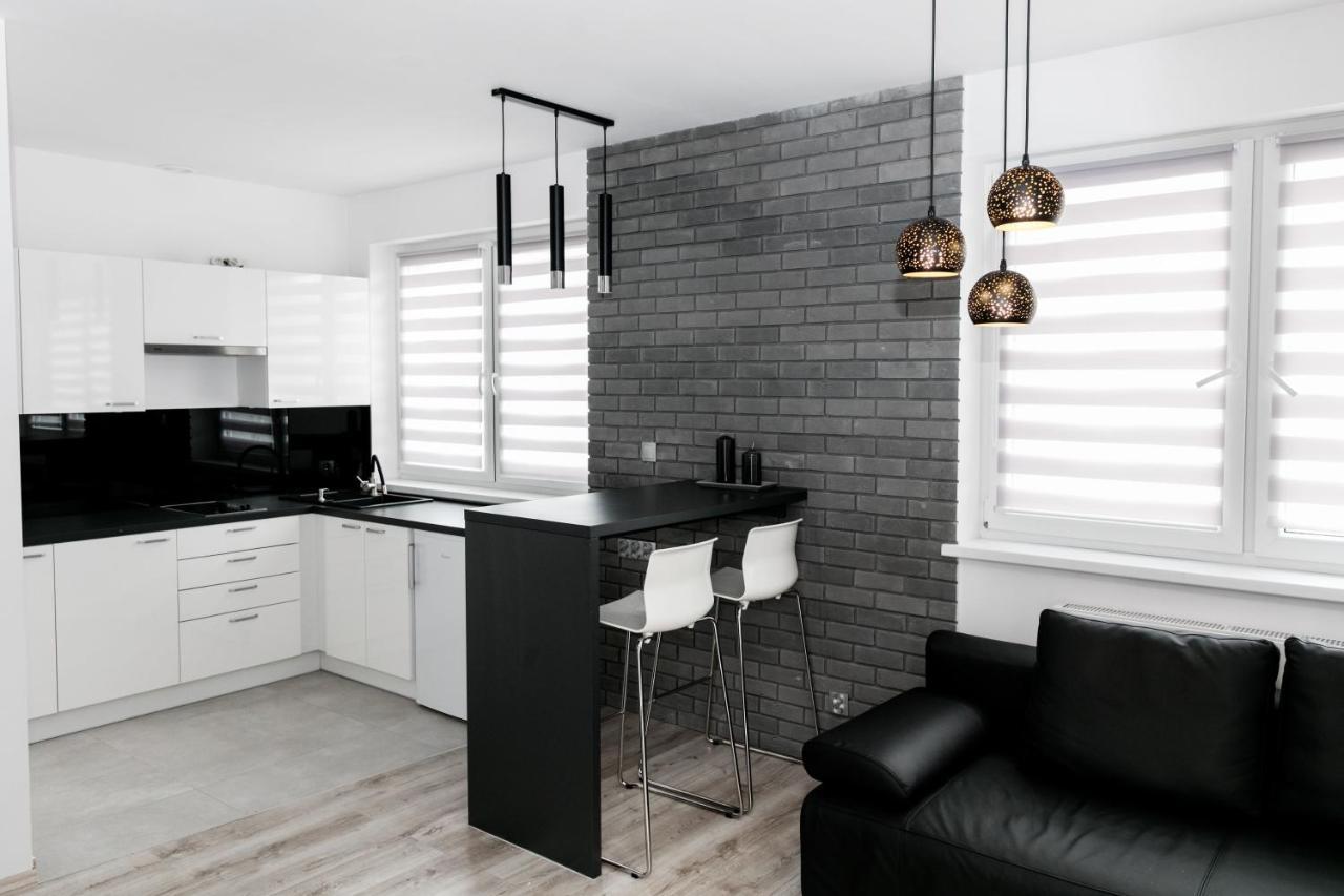 Apartament Z Lozem Malzenskim - Bezplatny Parking Poznań Esterno foto