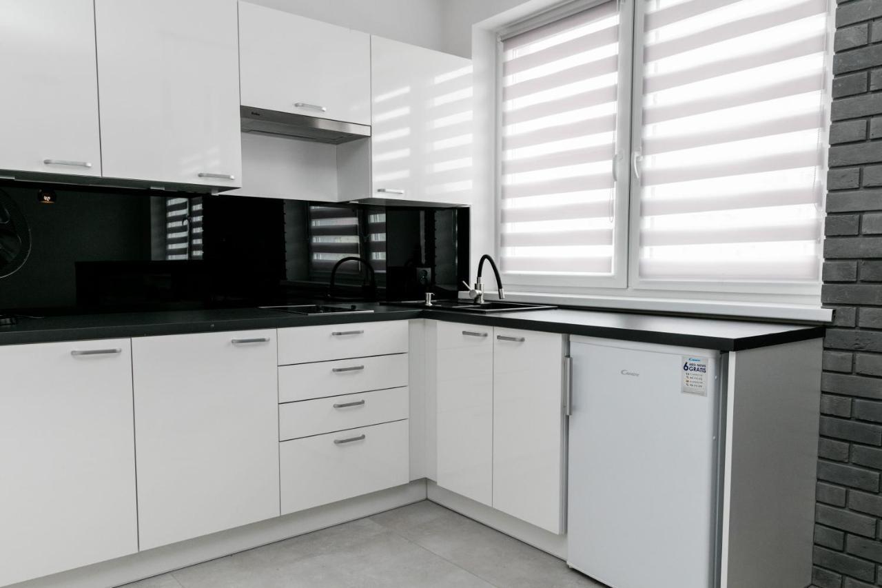 Apartament Z Lozem Malzenskim - Bezplatny Parking Poznań Esterno foto
