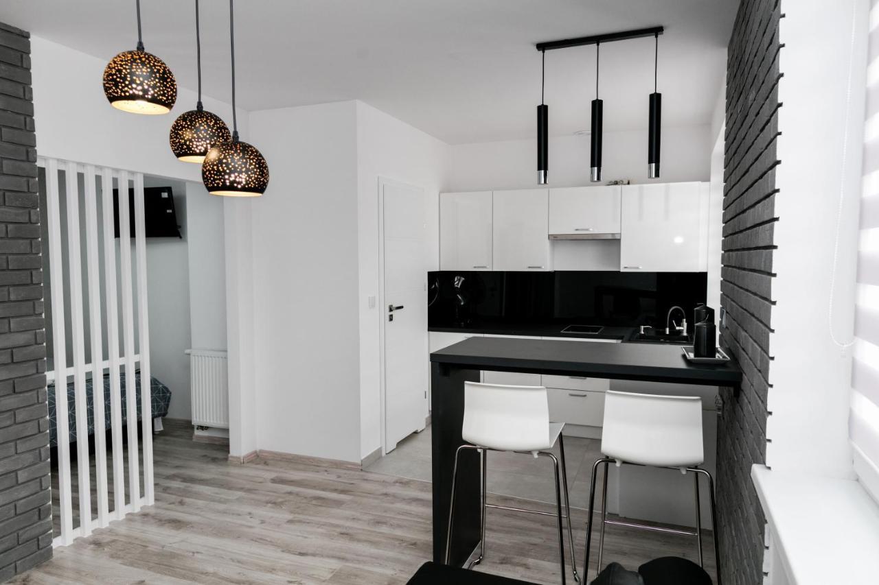 Apartament Z Lozem Malzenskim - Bezplatny Parking Poznań Esterno foto