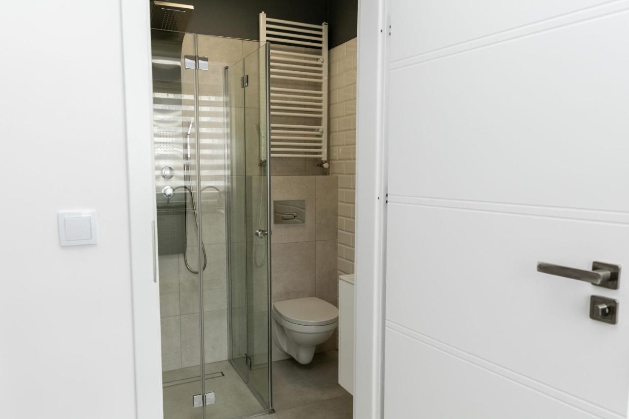 Apartament Z Lozem Malzenskim - Bezplatny Parking Poznań Esterno foto