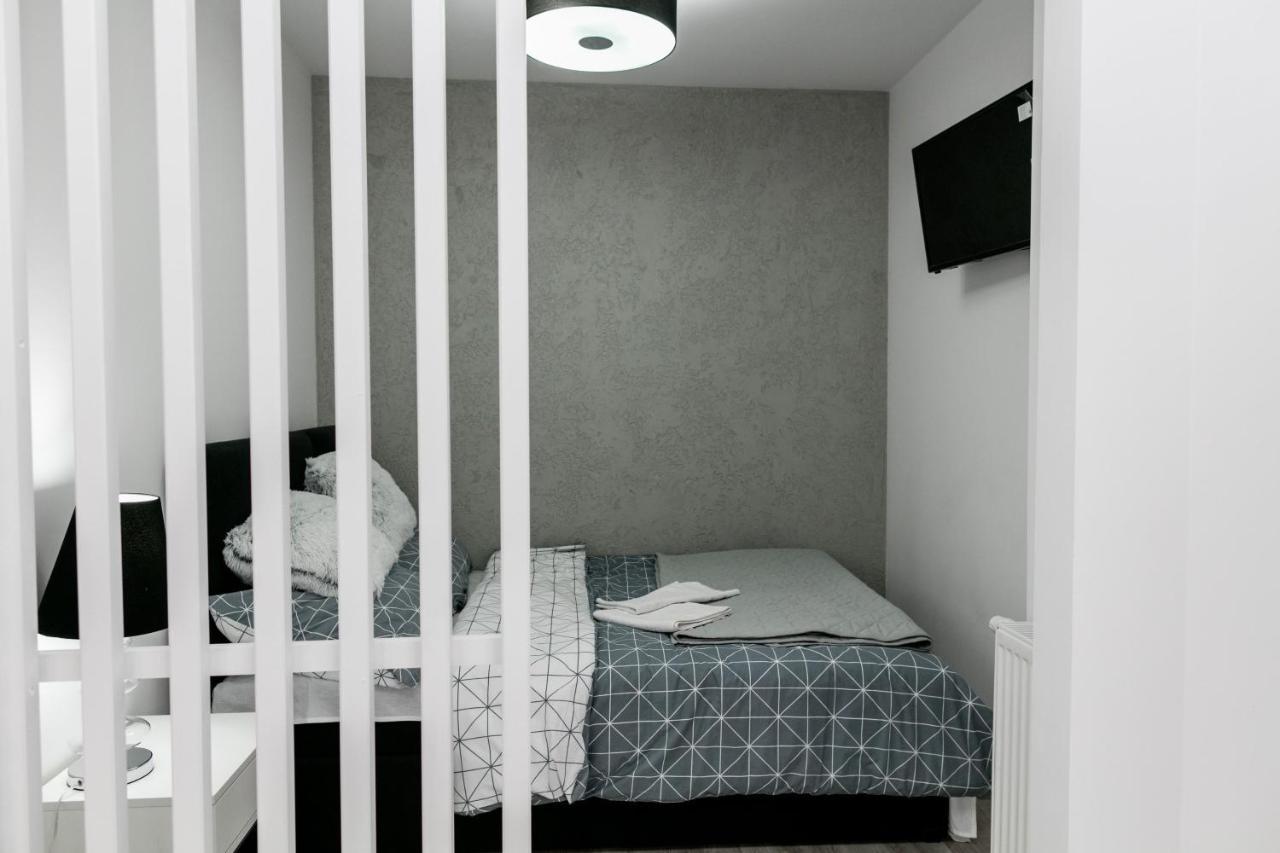Apartament Z Lozem Malzenskim - Bezplatny Parking Poznań Esterno foto