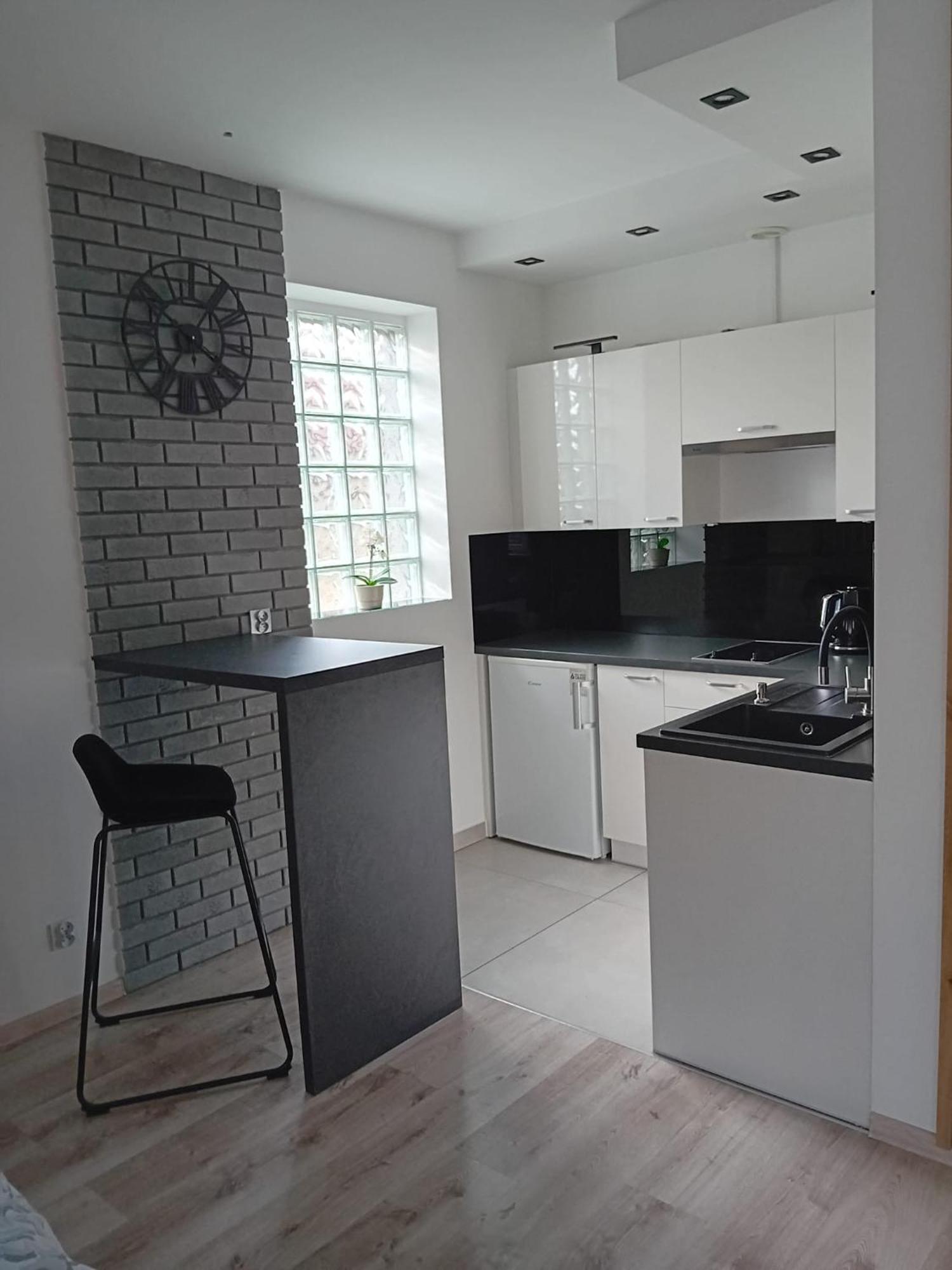 Apartament Z Lozem Malzenskim - Bezplatny Parking Poznań Esterno foto